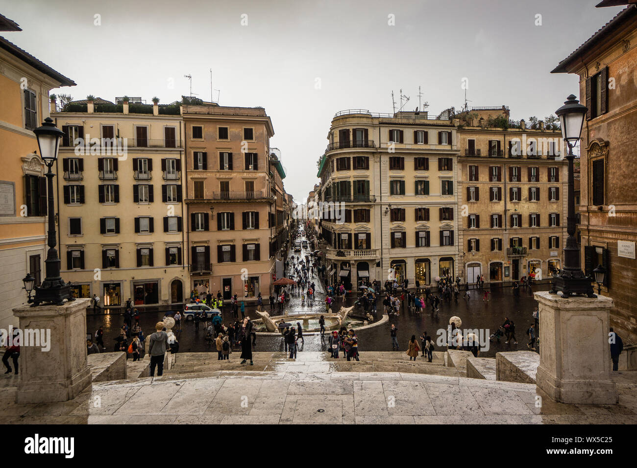 La Scalinata di Trinità dei Monti e la storia della città impero di Roma Foto Stock