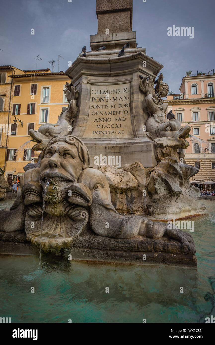 Fontana del Pantheon Storia città impero di Roma Foto Stock