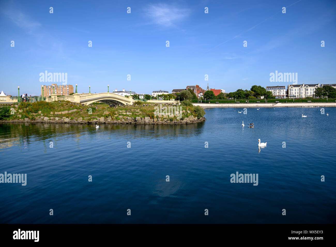 Ponte veneziano al lago marino King's Gardens, Southport, Merseyside. Foto Stock