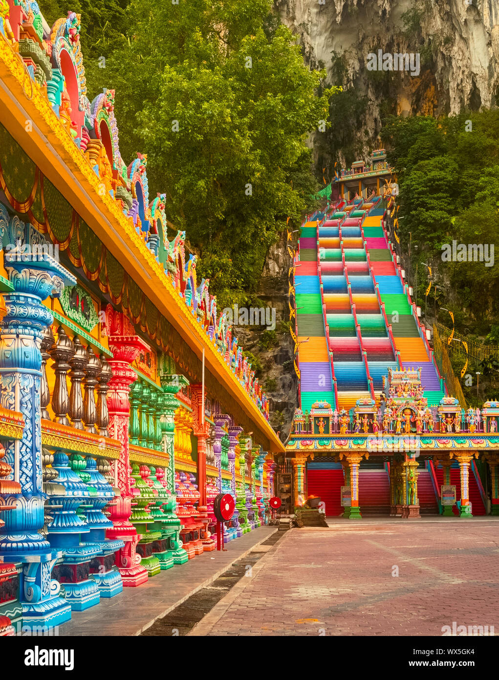 Scale colorate di Grotte Batu. Malaysia Foto Stock