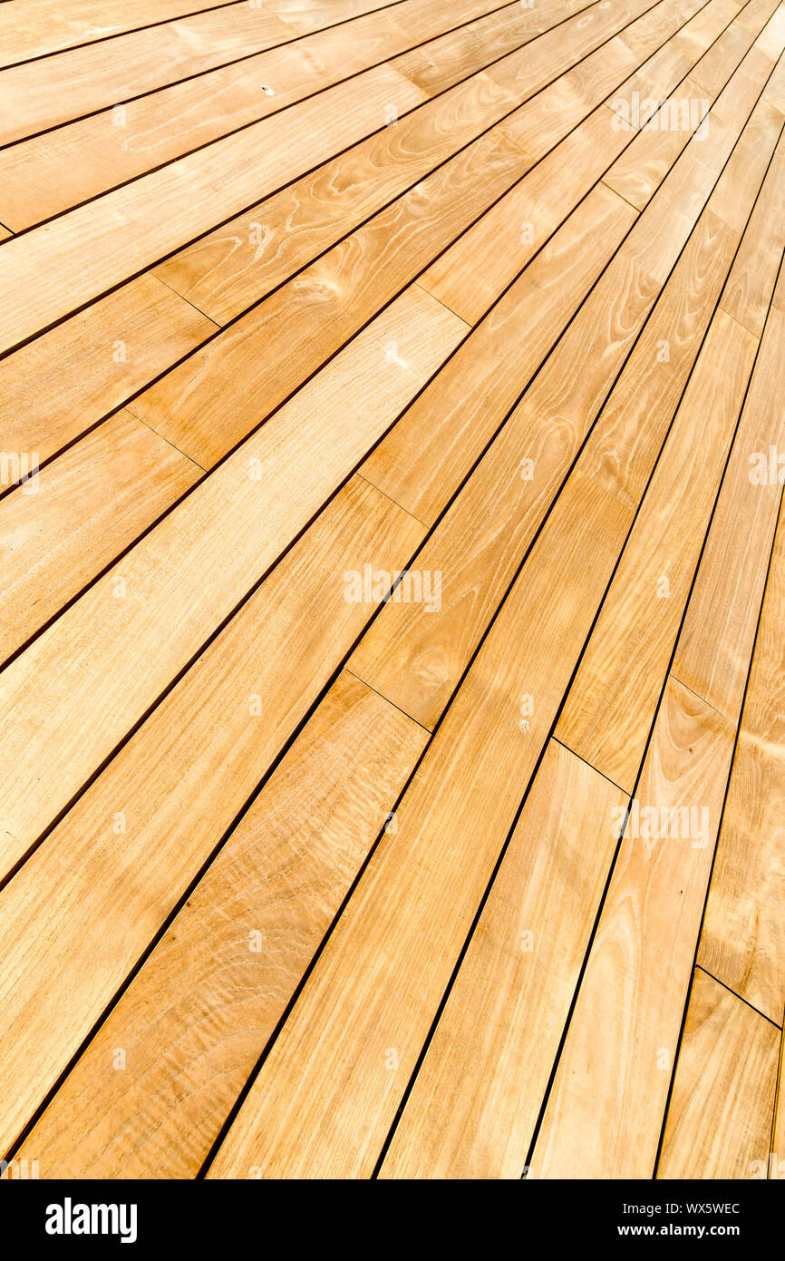 Tavole di legno di cui in strisce per formare una zona colorata. Foto Stock