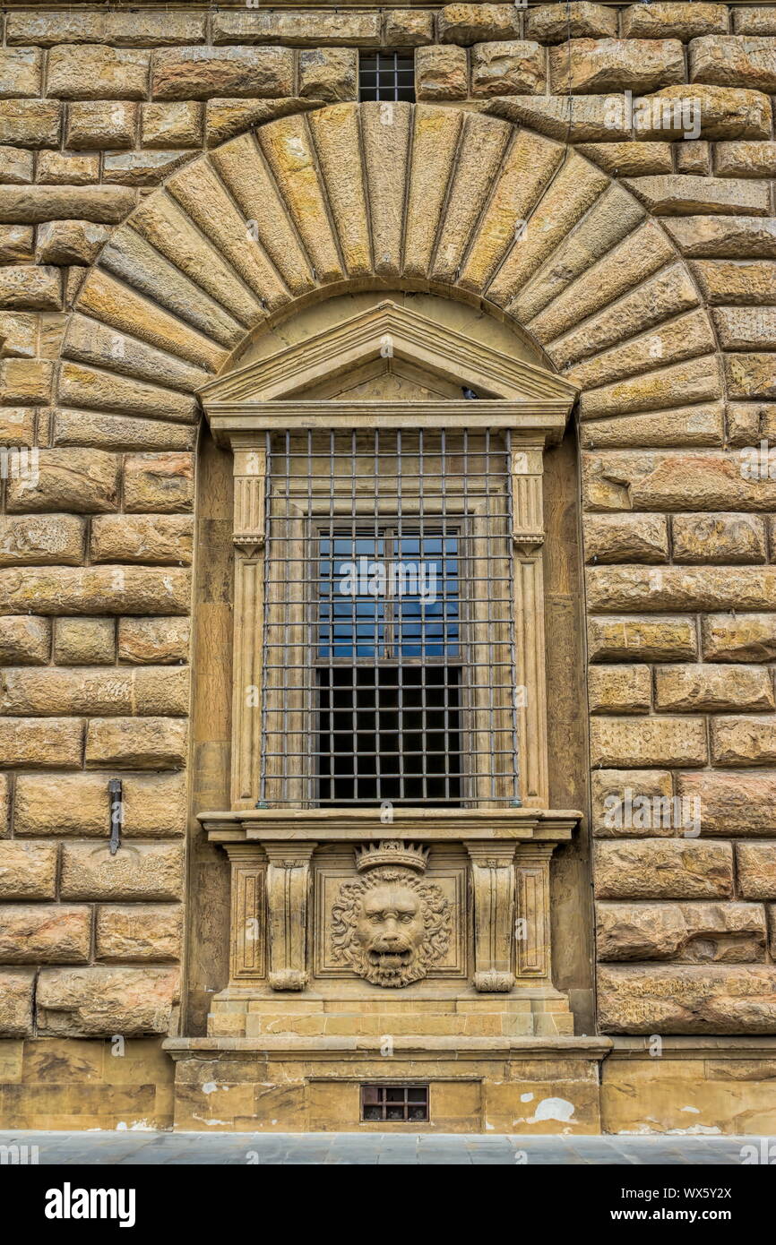 Firenze, finestra a Palazzo Pitti Foto Stock
