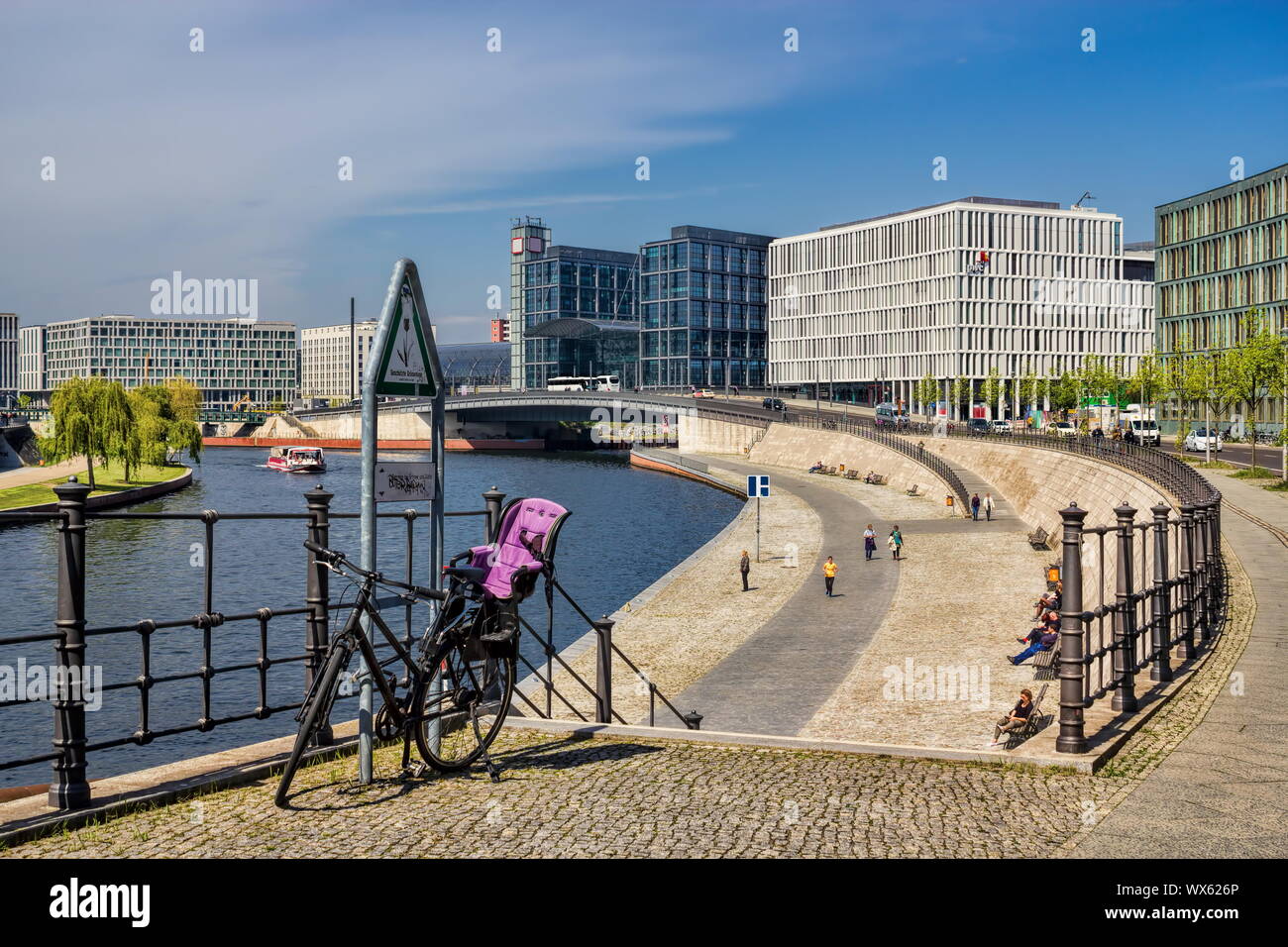 Berlino, banche della Sprea Foto Stock