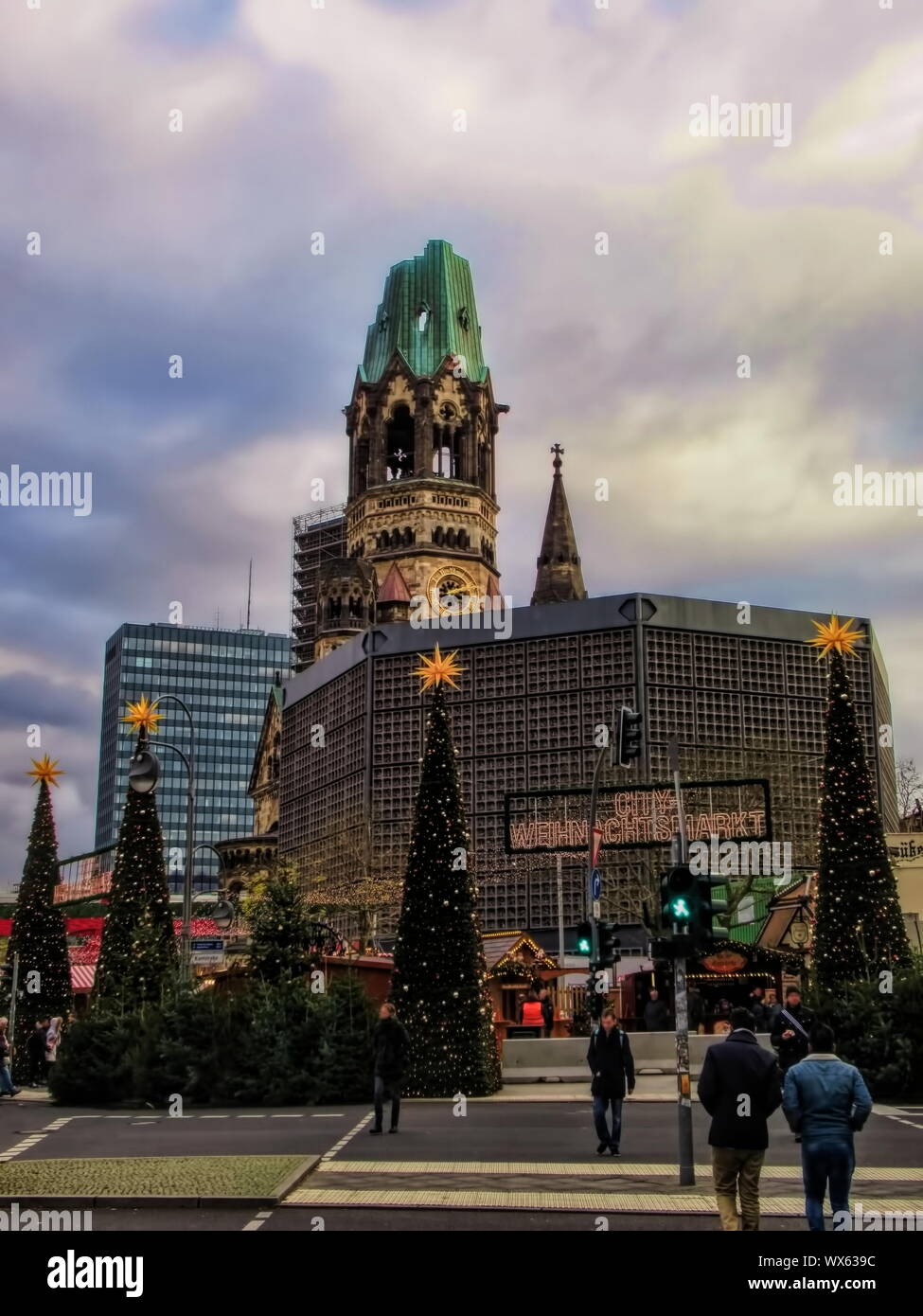 Berlino, Breitscheidplatz mercatino di Natale Foto Stock