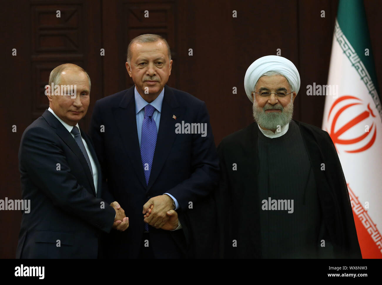 Ankara, Turchia. Xvi Sep, 2019. Il Presidente turco Recep Tayyip Erdogan (C), il presidente russo Vladimir Putin (L) e il presidente iraniano Hassan Rouhani posano per una foto di gruppo dopo il vertice di Ankara, Turchia, sul Sett. 16, 2019. Turchia, Russia e Iran focalizzata sul problema della sicurezza in Siria il lunedì di Ankara durante una a tre vie di parlare e ha sottolineato la necessità di una lunga tregua della Northwestern Idlib regione del paese dilaniato dalla guerra. Credito: Mustafa Kaya/Xinhua Credito: Xinhua/Alamy Live News Foto Stock