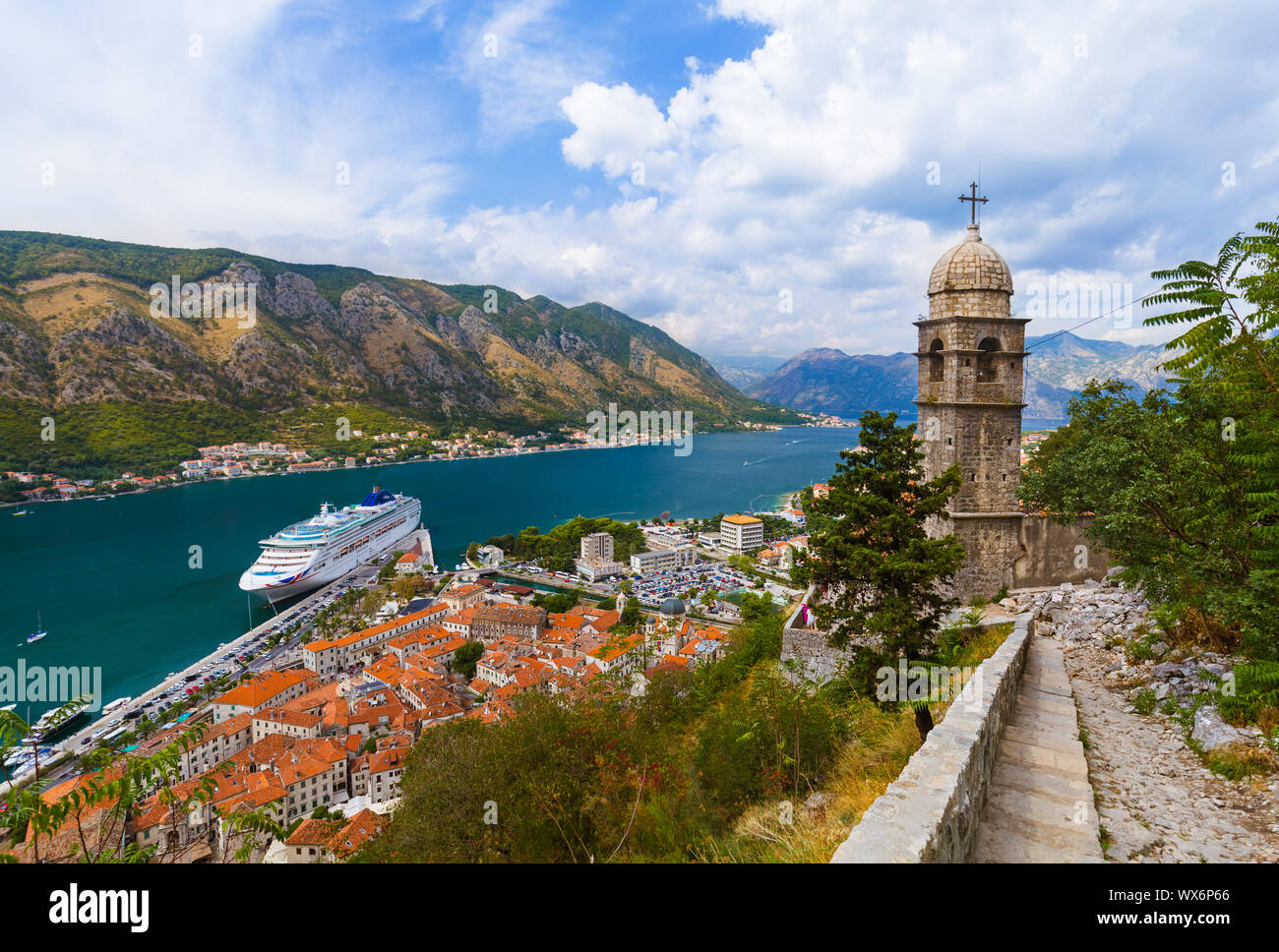 La Baia di Kotor e Città Vecchia - Montenegro Foto Stock