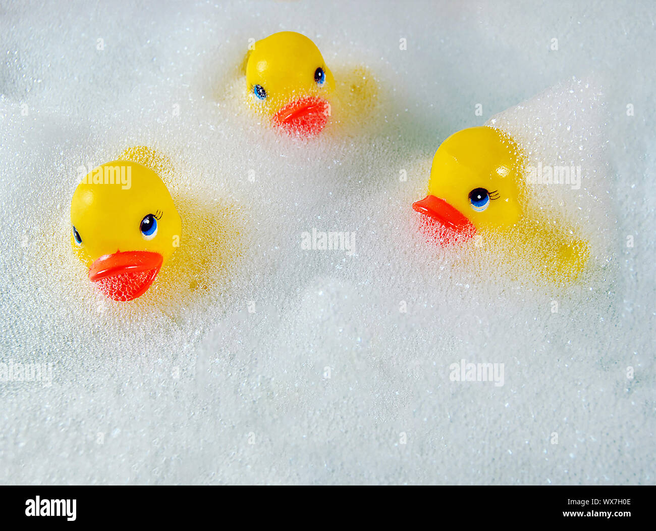 Gomma gialla anatre in bagno di bolle Foto Stock