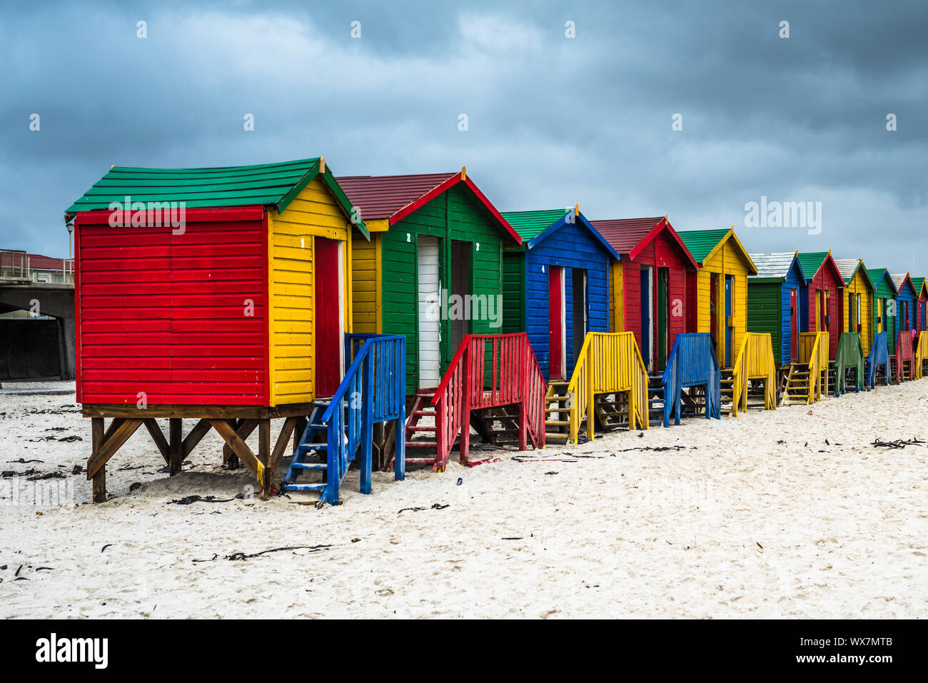 Spiaggia di colorate case in Muizenberg, Sud Africa Foto Stock