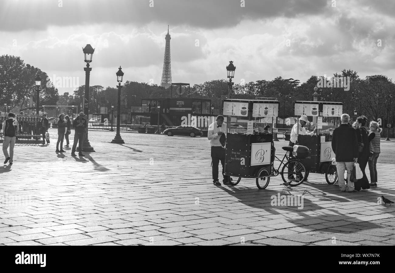 Parigi, Francia - 02 ottobre 2018: Place de la Concorde a Parigi. Foto in bianco e nero Foto Stock