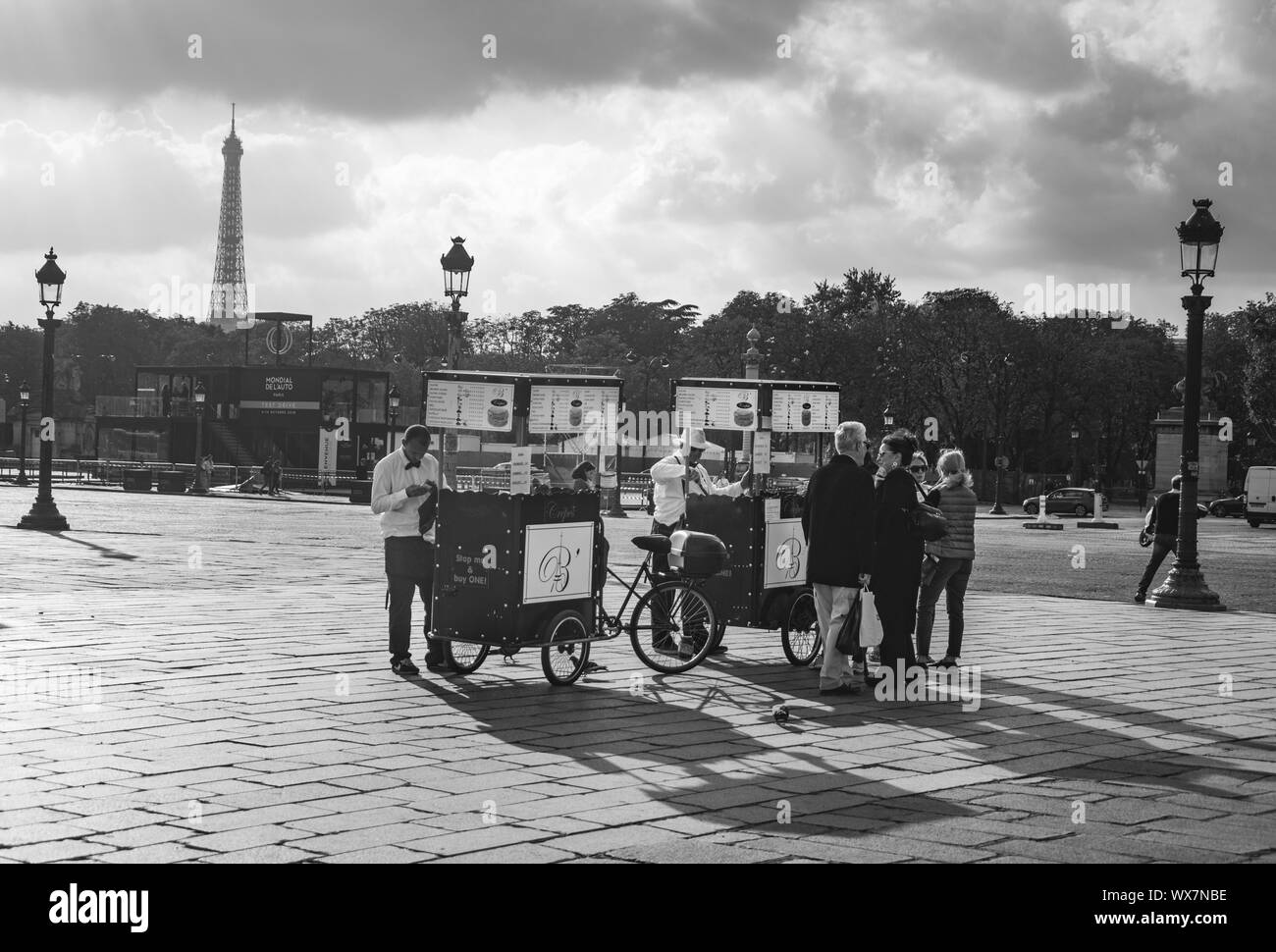 Parigi, Francia - 02 ottobre 2018: Place de la Concorde a Parigi. Foto in bianco e nero Foto Stock