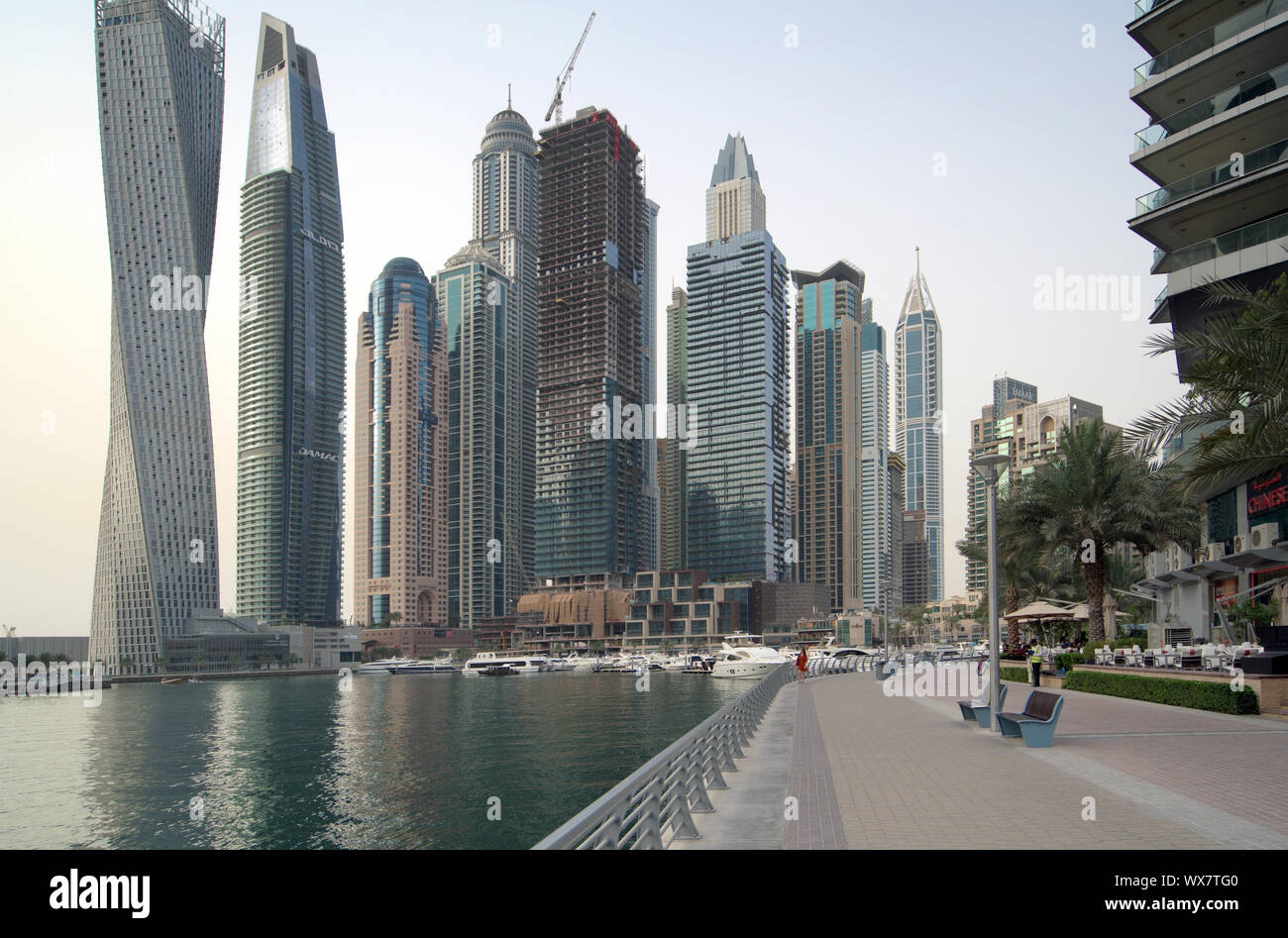 La mattina presto e il panorama dei grattacieli di Dubai Foto Stock