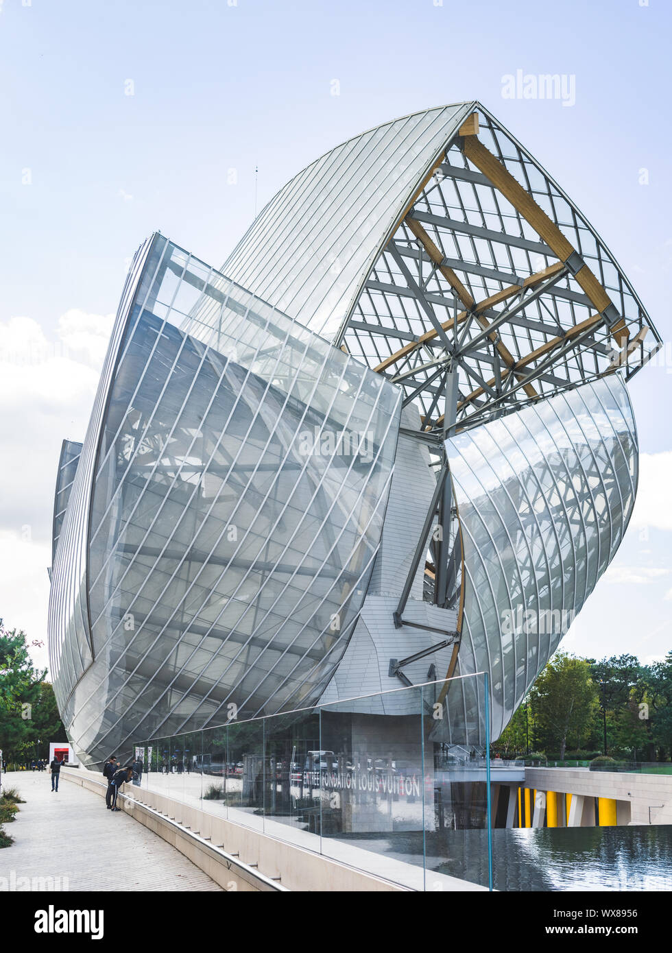 Parigi, Francia - 02 ottobre 2018: Louis Vuitton edificio nella foresta di Boulogne di Parigi. Foto Stock