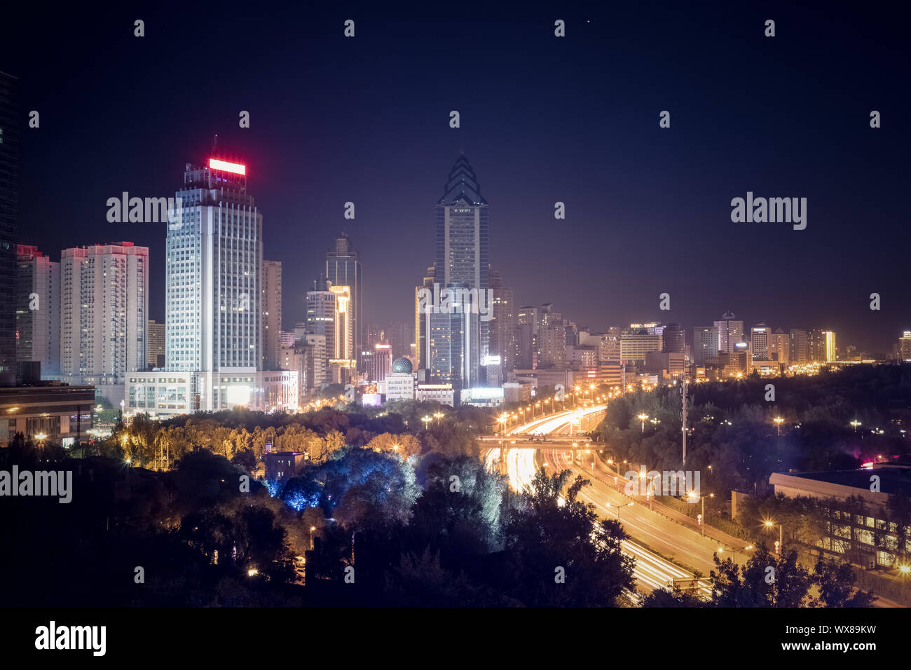Urumqi cityscape di notte Foto Stock