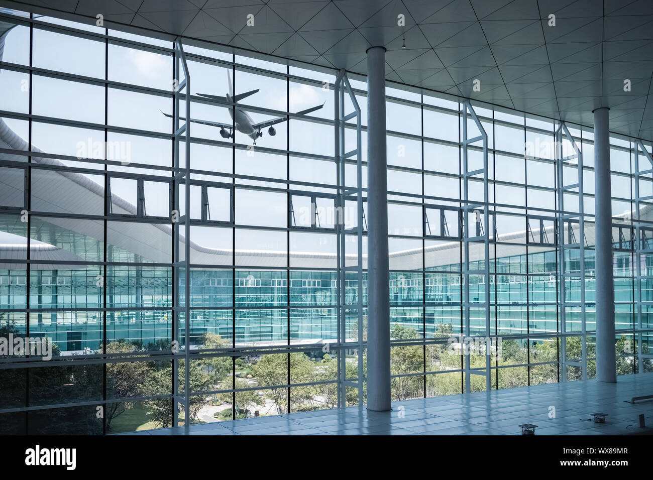 Aeroporto moderno scena della finestra Foto Stock