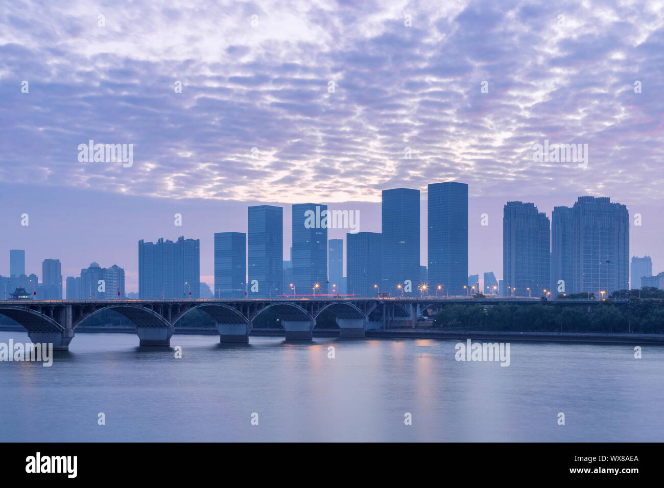 Changsha edificio moderno in Alba Foto Stock