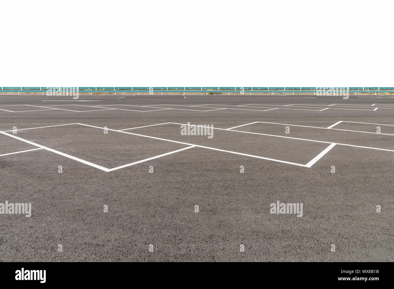 Parcheggio vuoto con asfalto isolato Foto Stock