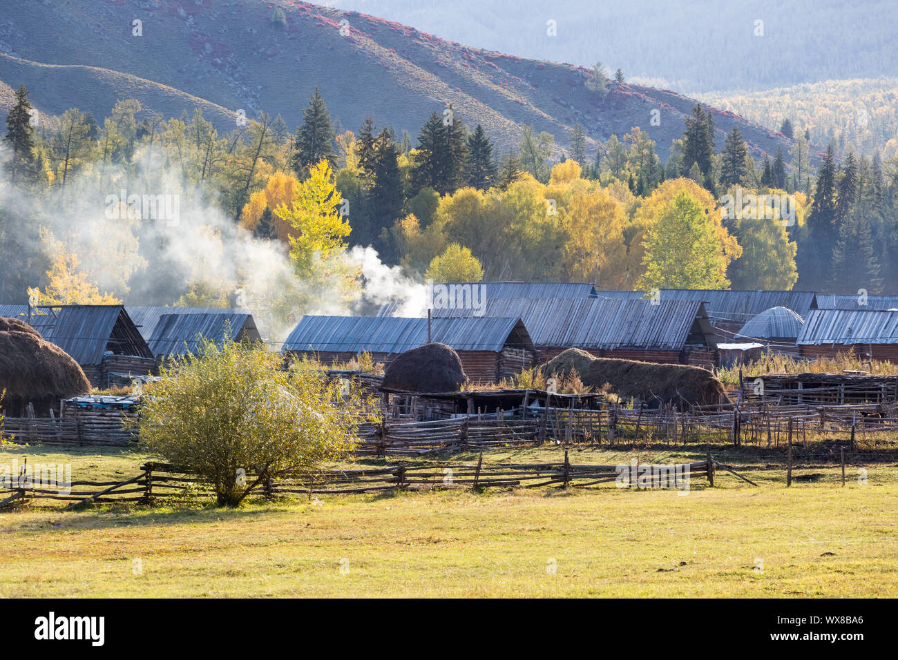 Xinjiang baihaba villaggi al mattino Foto Stock