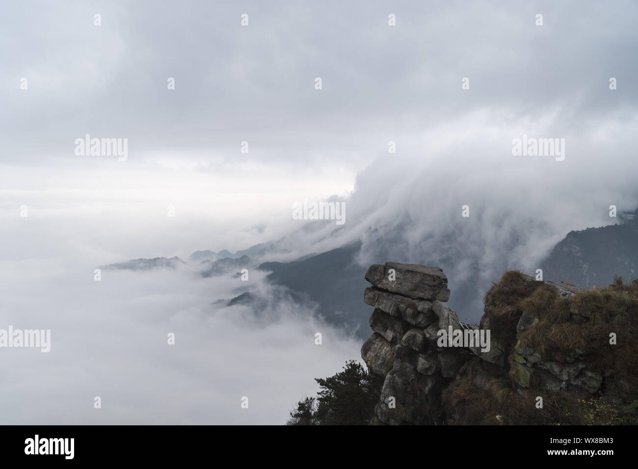 Cascata nuvole nel monte Lushan Foto Stock