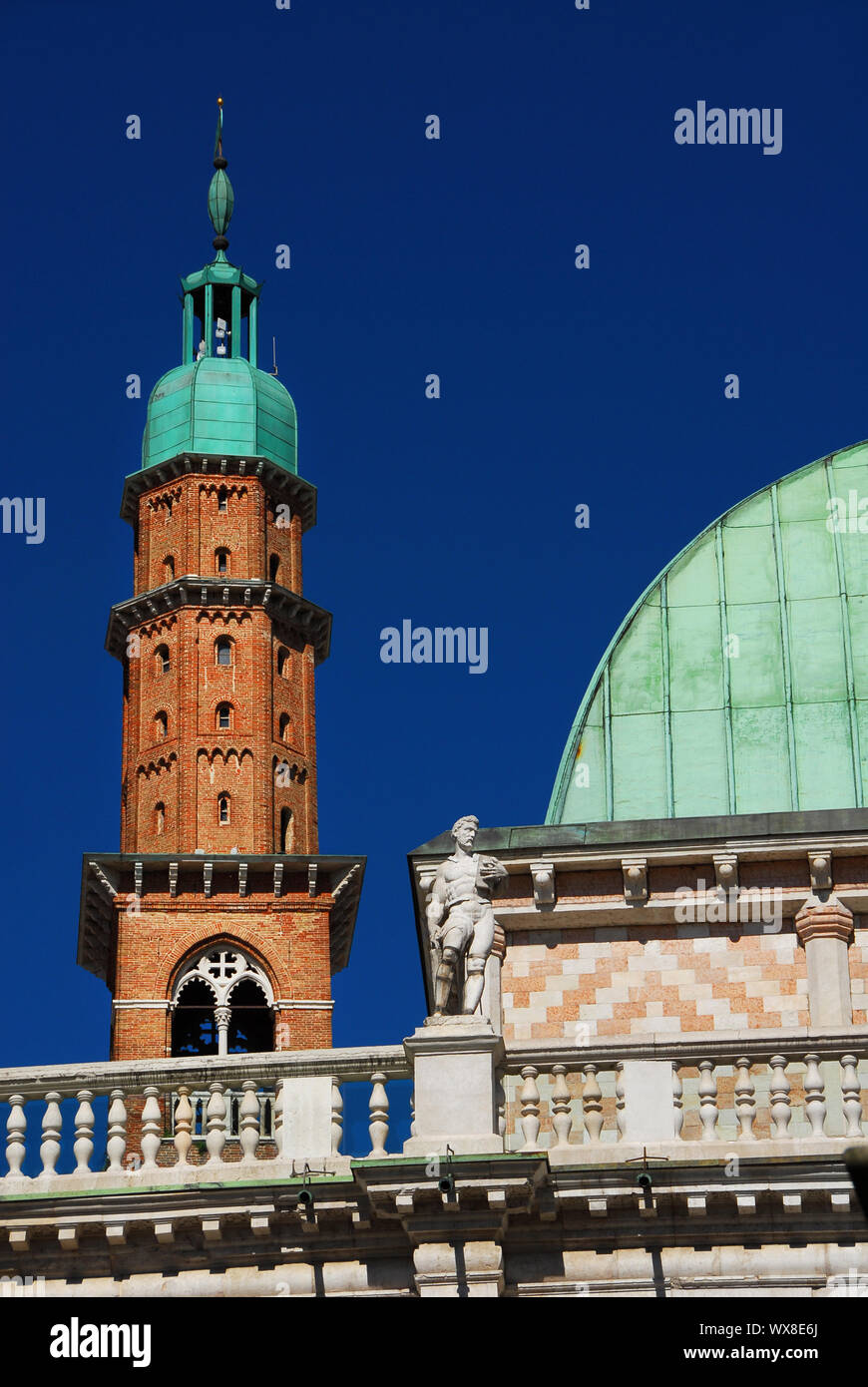 Vicenza città punto di riferimento. La meravigliosa Basilica Palladiana (XVI-XVII secolo), progettato dal famoso architetto rinascimentale Andrea Palladio e vecchi Bi Foto Stock