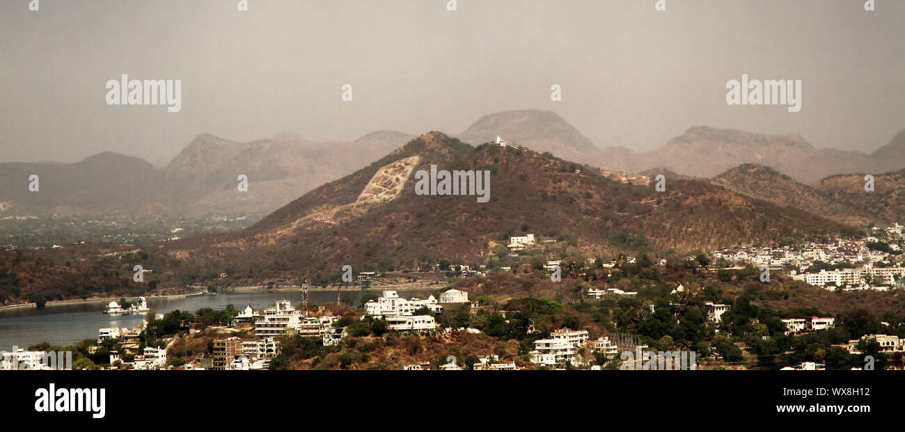 La neve-città bianca di Udaipur, antenna sondaggio Foto Stock