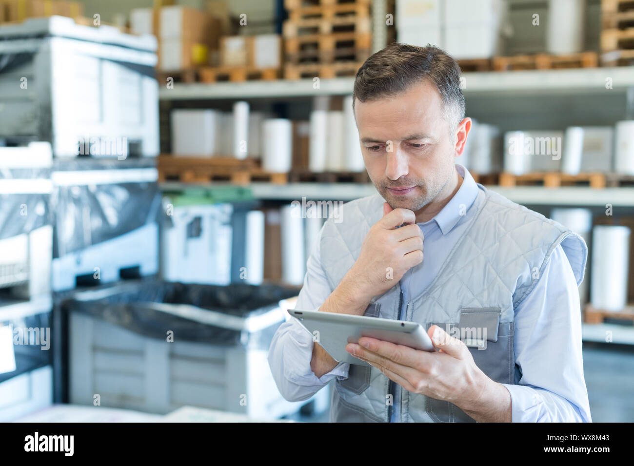 In carica della fornitura di storage sezione controllo del tablet Foto Stock