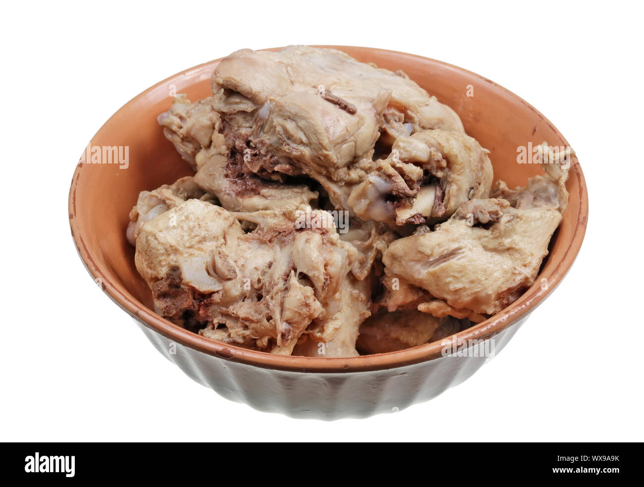 Pezzi di pollo lesso ossa con carne macro isolato Foto Stock
