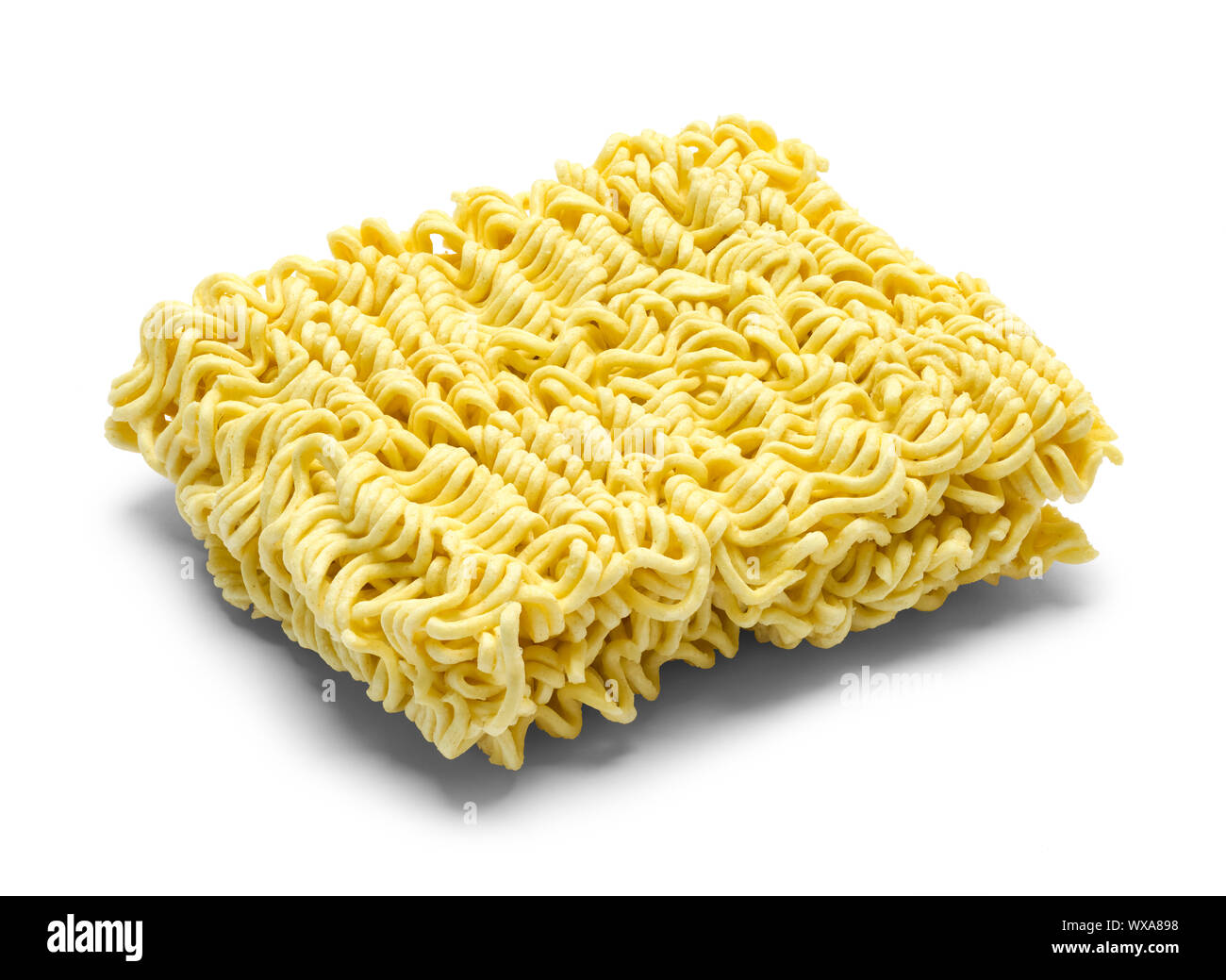Quadrato di Dried Noodles isolato su bianco. Foto Stock