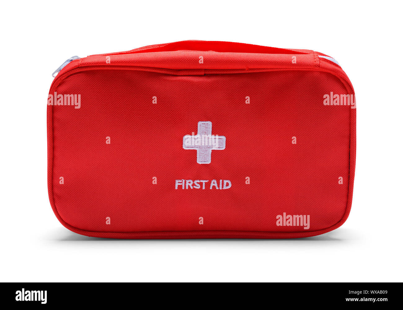 Red Kit di primo soccorso Borsa vista frontale isolato su bianco. Foto Stock