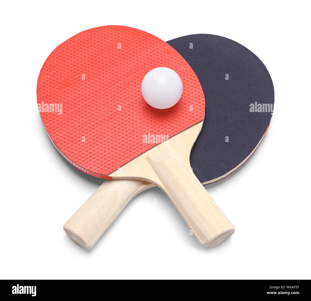 Due Ping Pong pale incrociate con sfera isolata su bianco. Foto Stock