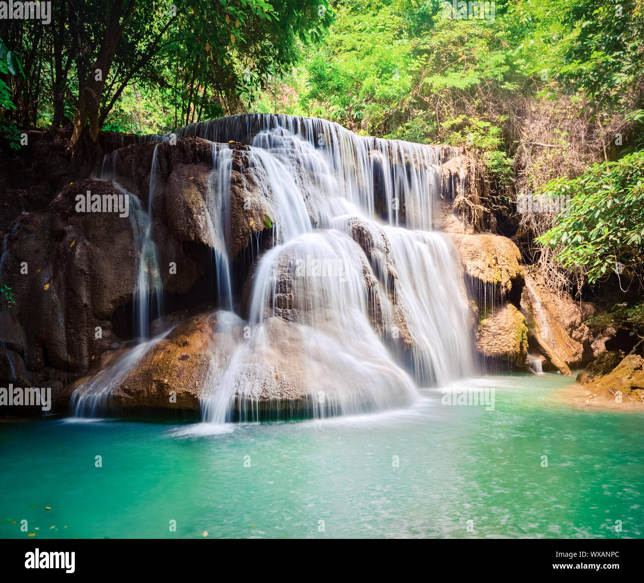 Bella cascata Huai Mae Khamin, Thailandia Foto Stock