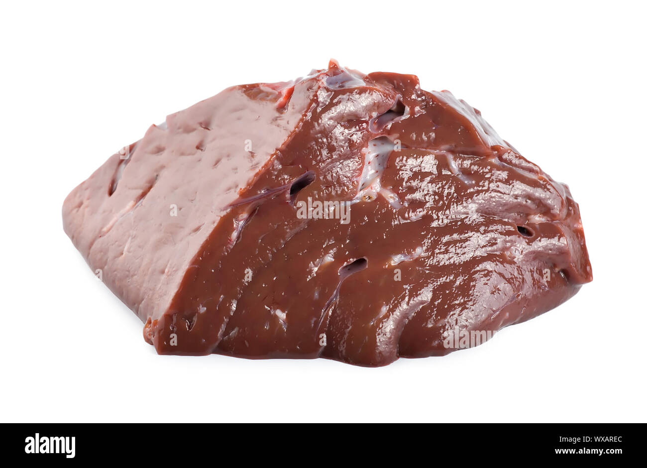 Carne di manzo crudo fegato isolato su sfondo bianco Foto Stock