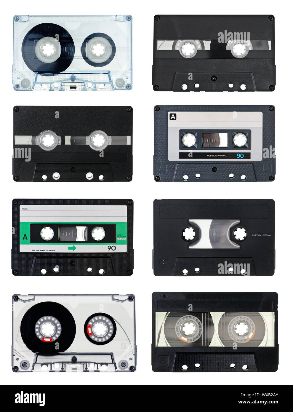 Raccolta di vecchie cassette compatto su sfondo bianco Foto Stock