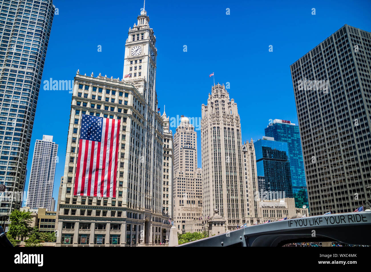 Un enorme edificio grattacielo in Chicago, Illinois Foto Stock
