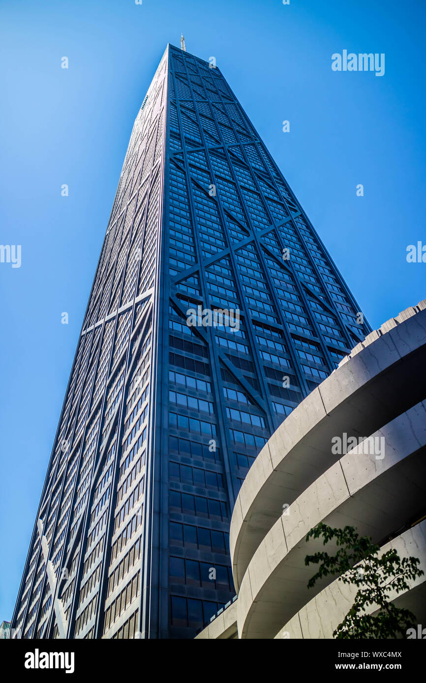 Un enorme edificio grattacielo in Chicago, Illinois Foto Stock