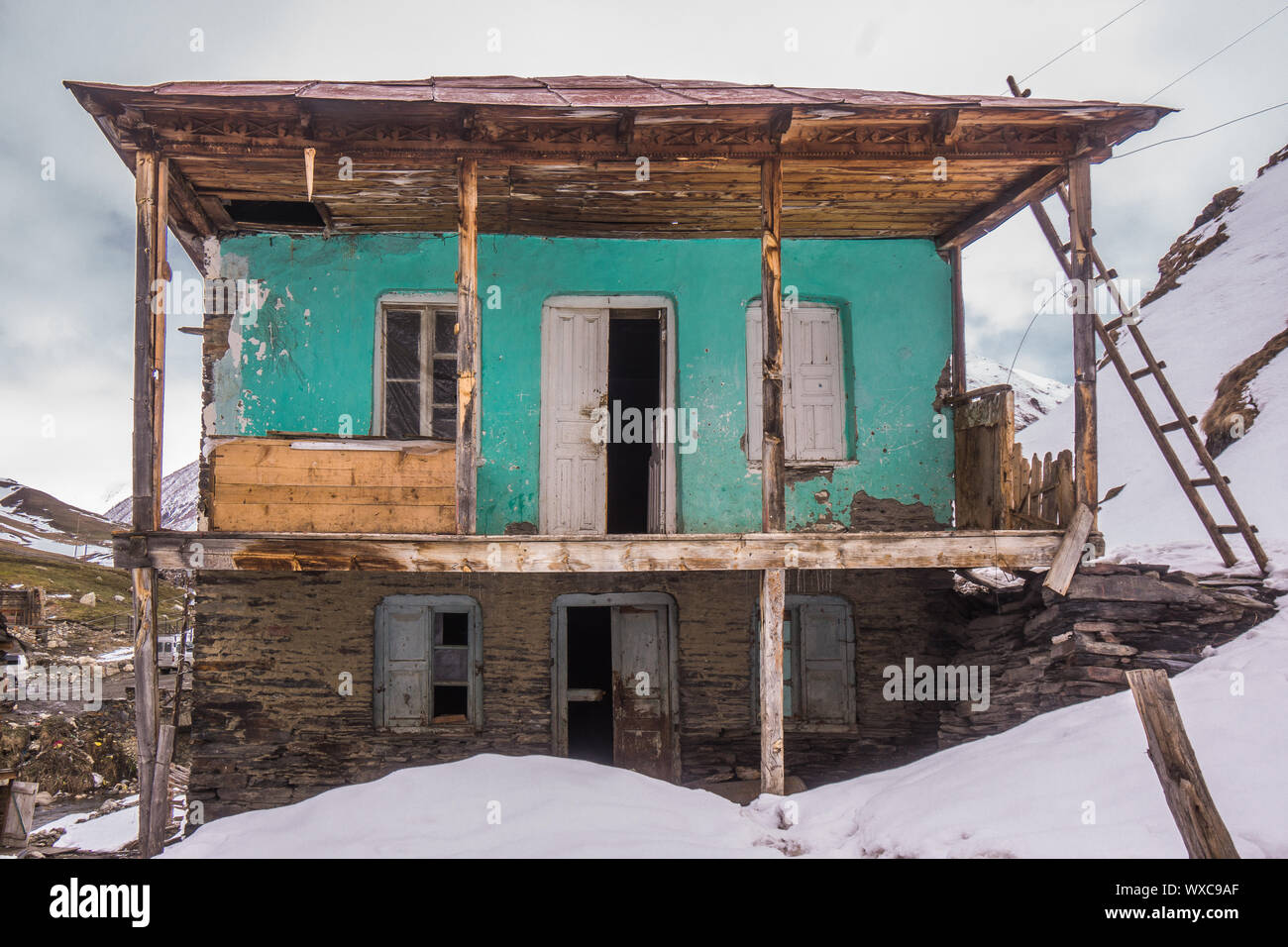 Vecchia casa georgiana in ushguli Foto Stock