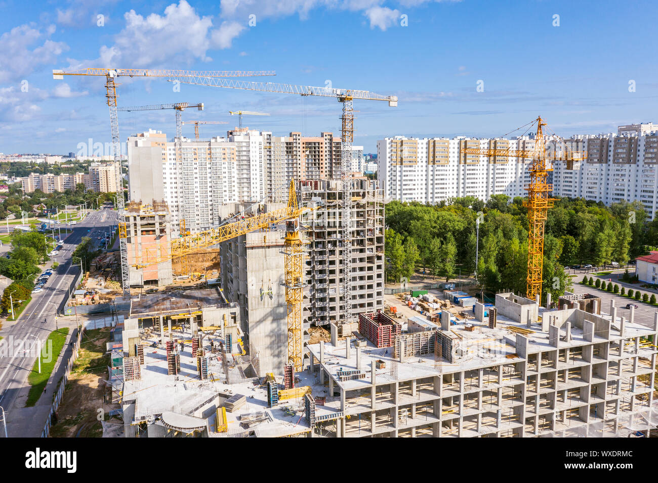 Lo sviluppo della città nuova zona residenziale. immagine panoramica del sito in costruzione. drone fotografia Foto Stock