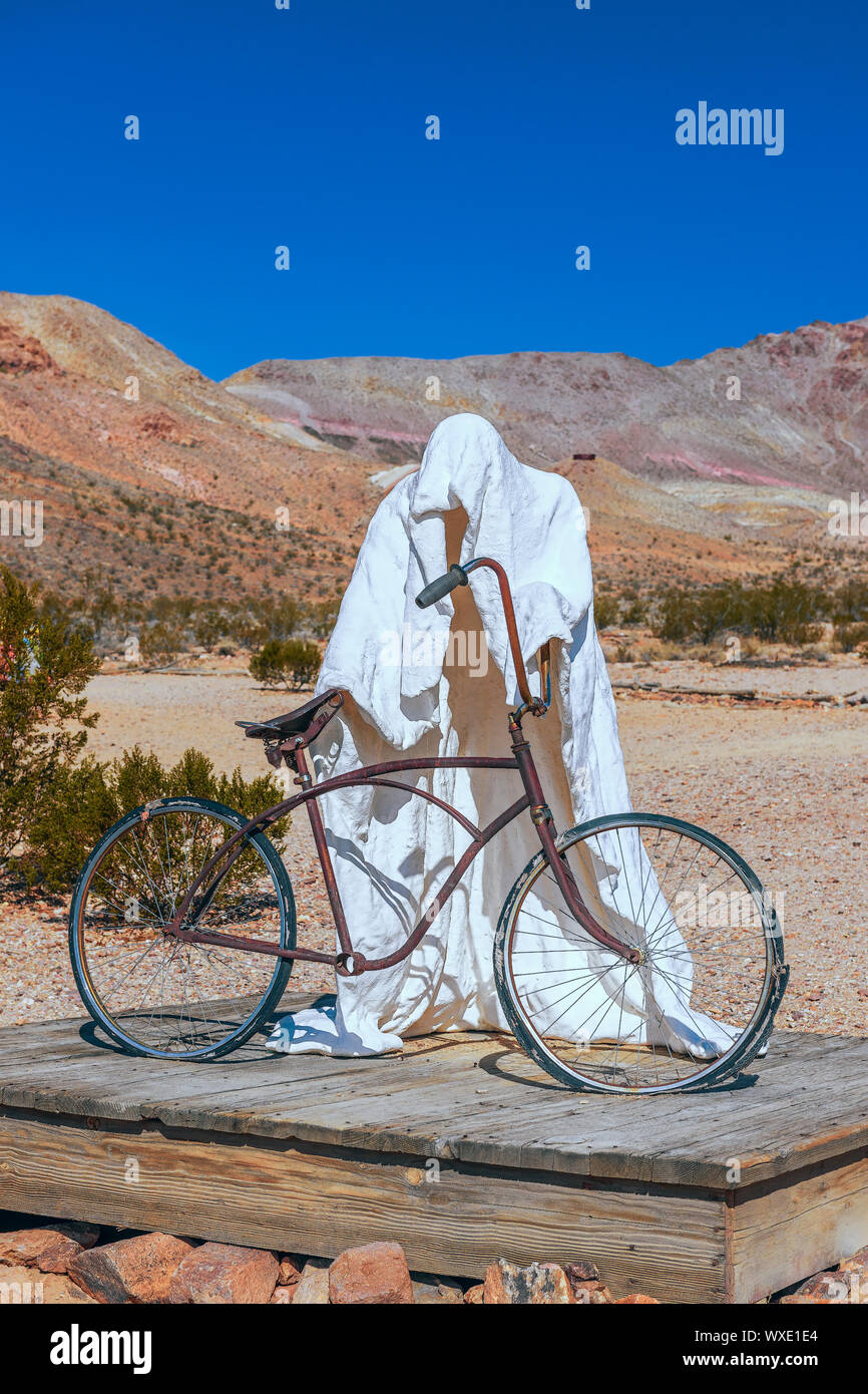 Riolite città fantasma. Il Nevada. Stati Uniti d'America - 21 Febbraio 2018 - la figura di Ghost Rider in Goldwell Open Air Museum Foto Stock