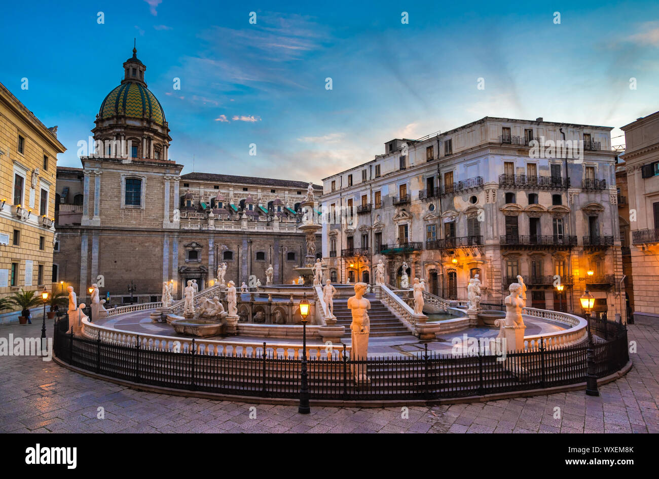 Piazza Pretoria e la fontana del Pretorio a Palermo, Sicilia, Italia. Foto Stock