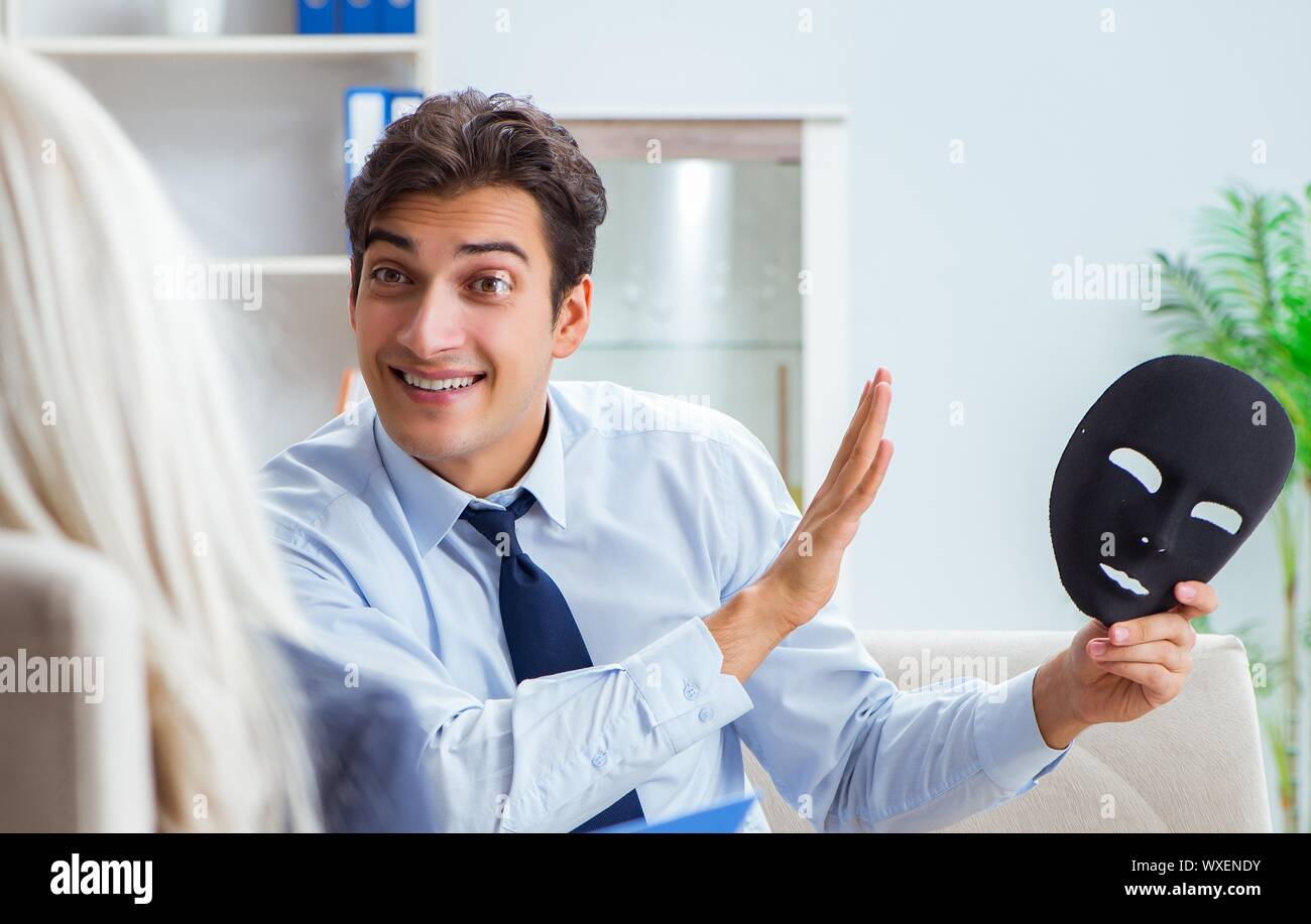 Giovane uomo visita medico psichiatra per la consultazione Foto Stock