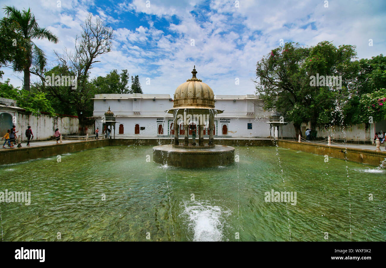 Saheliyon-ki-Bari è un grande giardino e una meta turistica molto spazio in Udaipur, Rajasthan, India Foto Stock