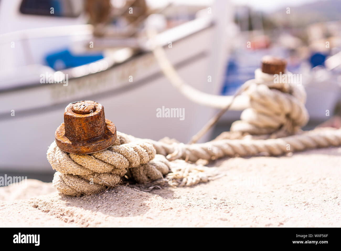 Nodo di corda tenendo vuote Imbarcazione pescatore Foto Stock