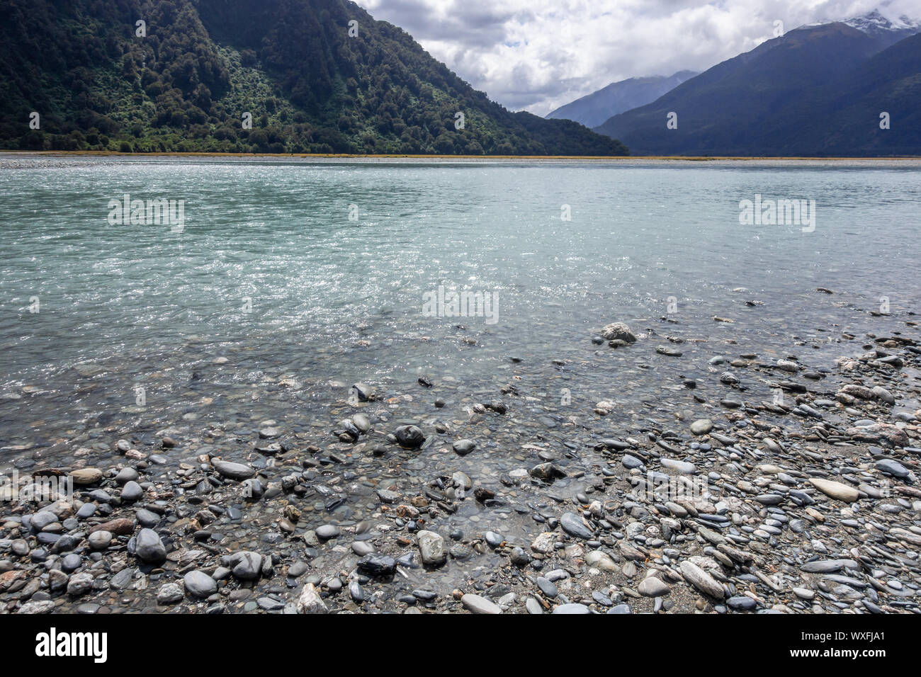 Paesaggio fluviale paesaggio nel sud della Nuova Zelanda Foto Stock