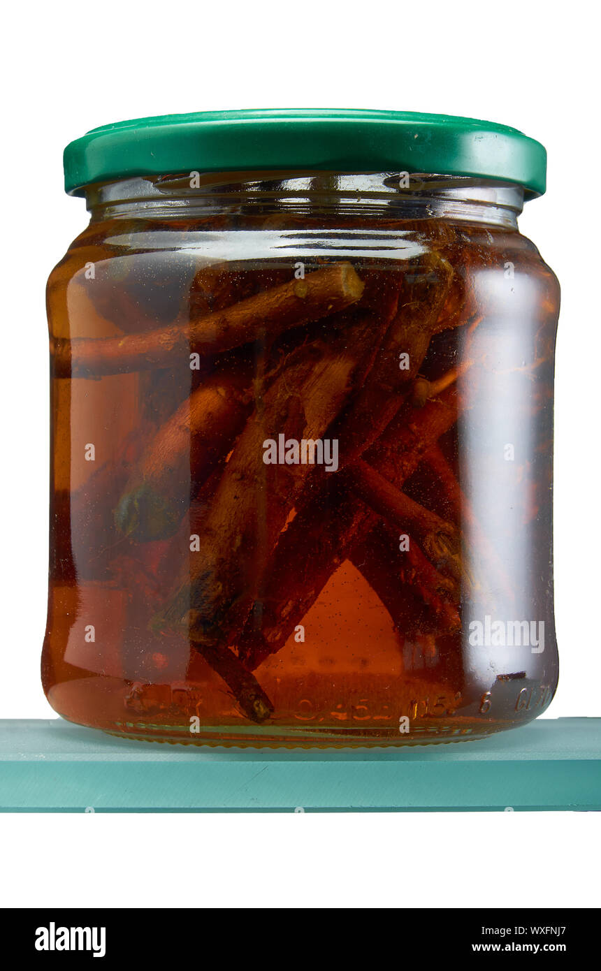 Vaso di vetro con varie tinture a isolare Foto Stock