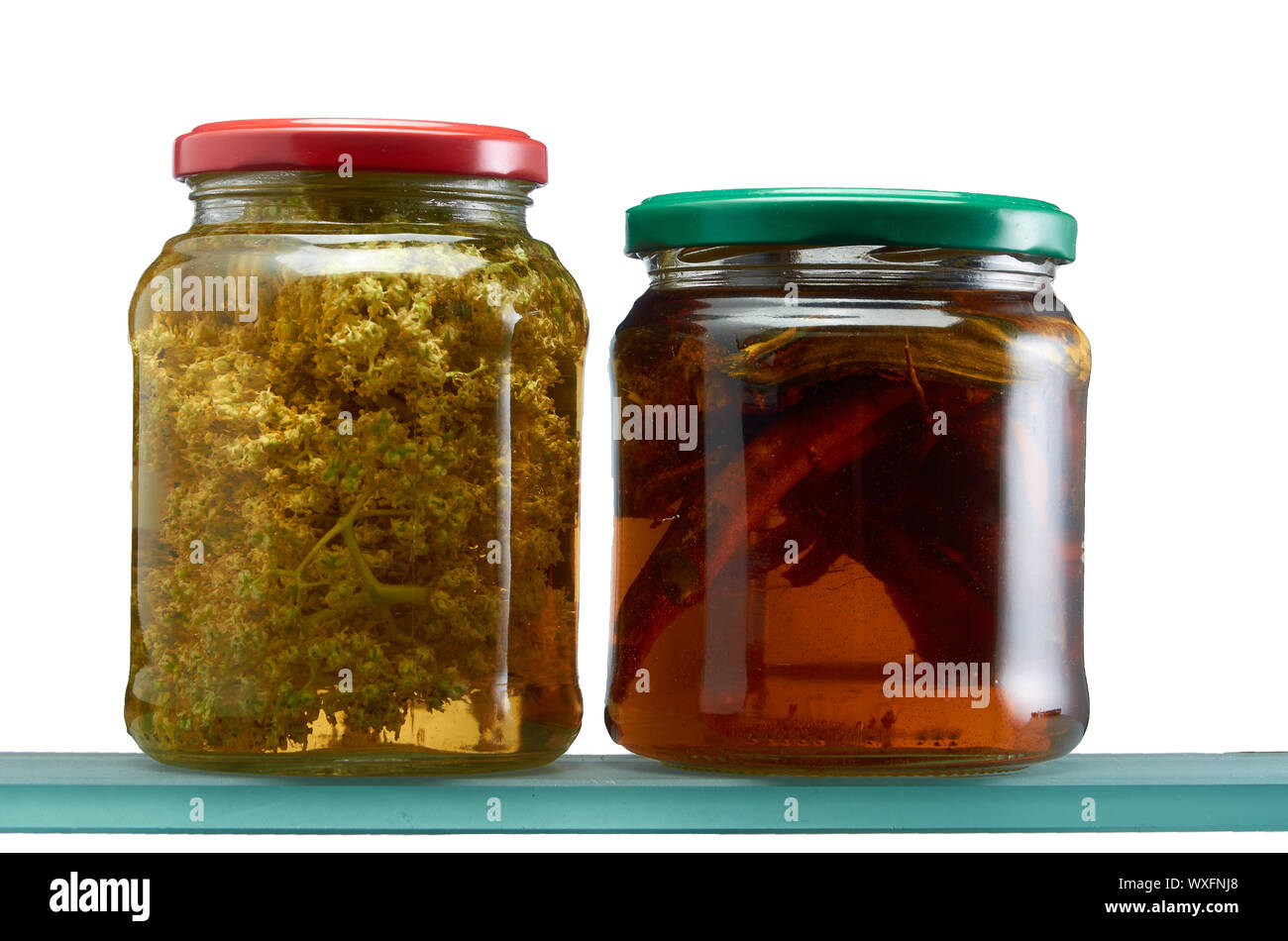 Vasi di vetro con varie tinture a isolare Foto Stock