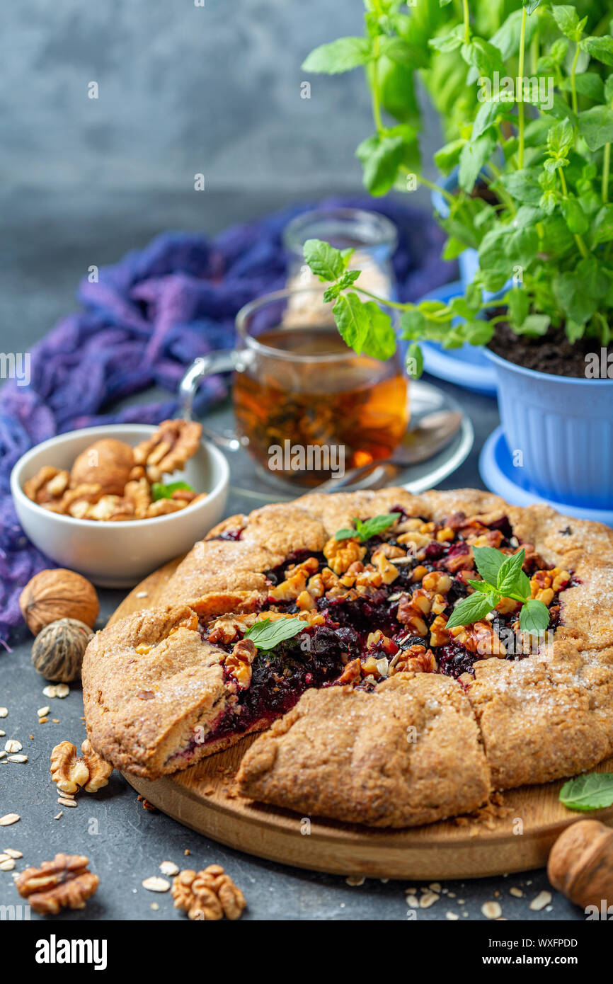 Galette torta con ribes nero per la prima colazione. Foto Stock