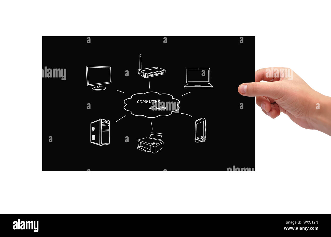 Mano che tiene la carta con computer schema di rete Foto Stock