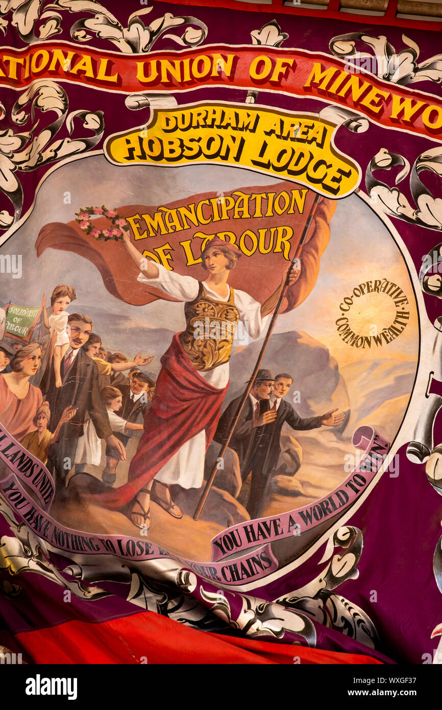 Regno Unito, County Durham, Beamish, museo, Pit Village, Hetton fascia argento Hall, NUM Hobson Lodge, emancipazione del banner del lavoro Foto Stock