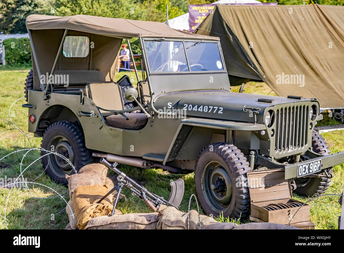 1940s jeep militari e mitragliatrice sul display a quaranta weekend in Holt Norfolk Foto Stock