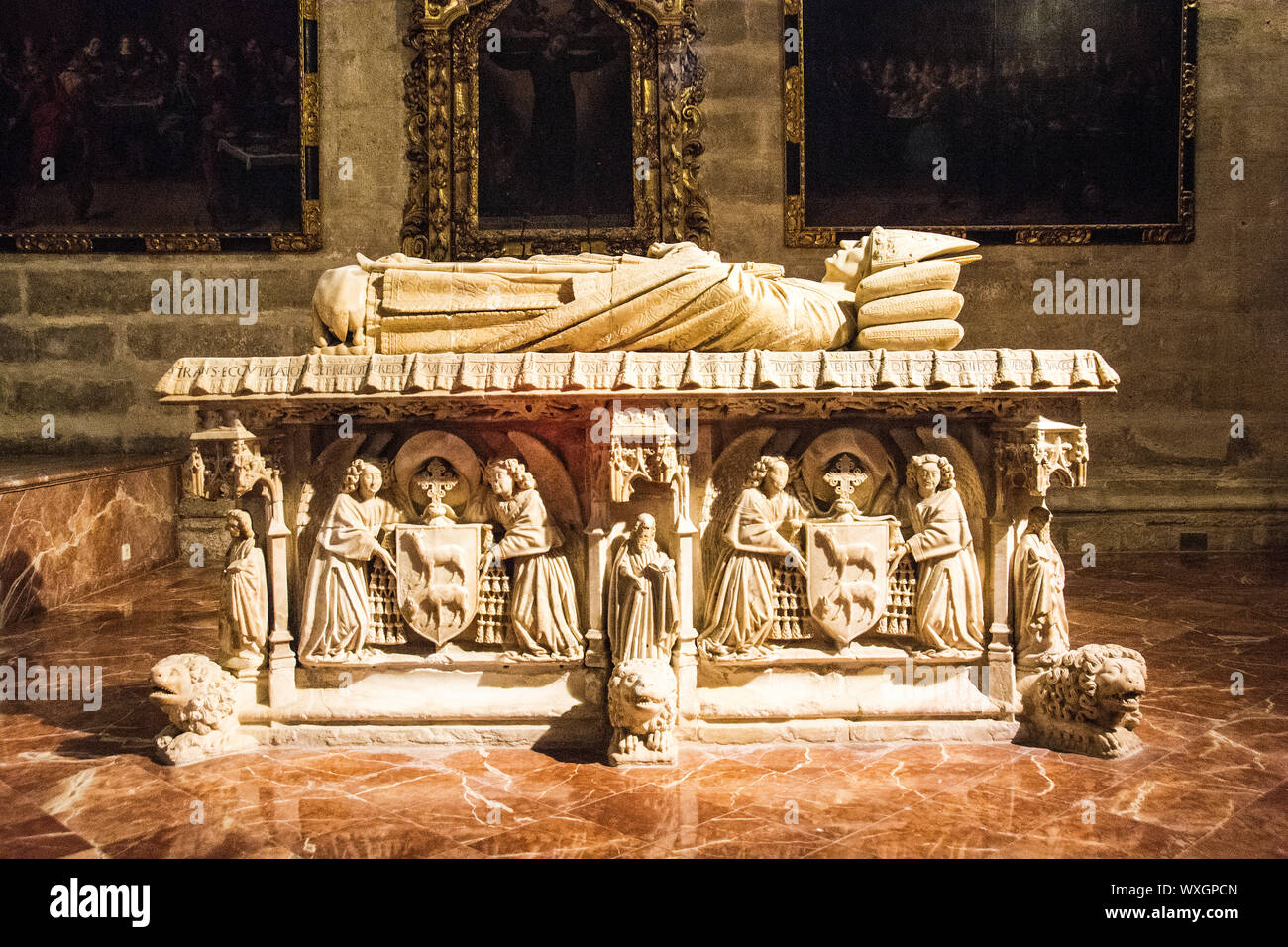 Una cripta in una chiesa della città di Siviglia, Spagna. Foto Stock