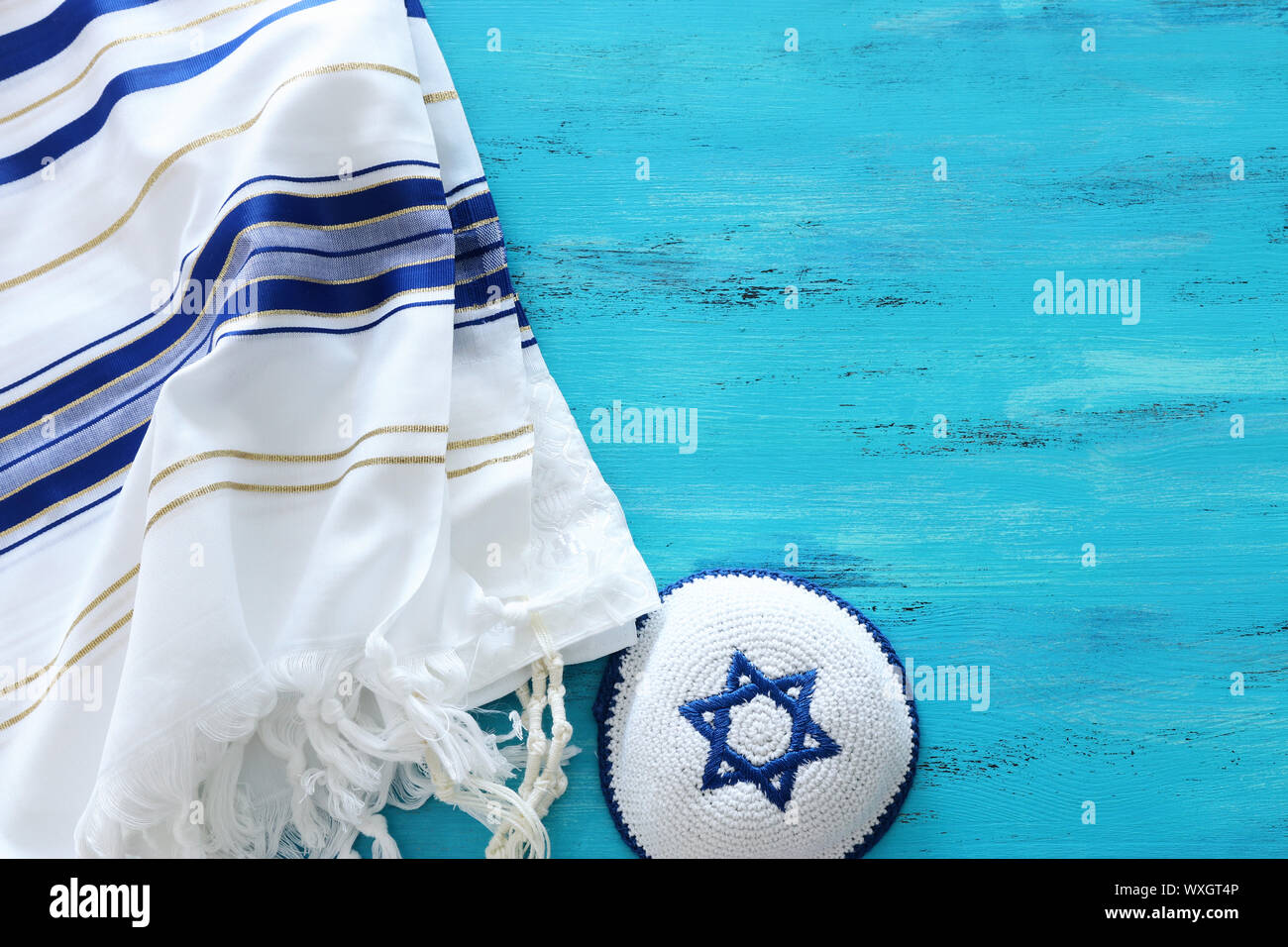 La religione immagine della preghiera scialle - Tallit ebraico simbolo  religioso. Rosh hashanah (ebreo nuovo anno di vacanza), Shabbat e Yom  Kippur concetto Foto stock - Alamy